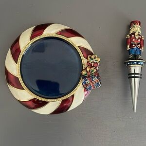 Bombay - Nutcracker wine bottle stopper and bottle coaster set